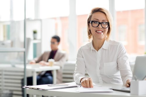 Cadres dirigeants en transition de carrière : faut-il viser le CDI, le conseil, ou l’entrepreneuriat ?